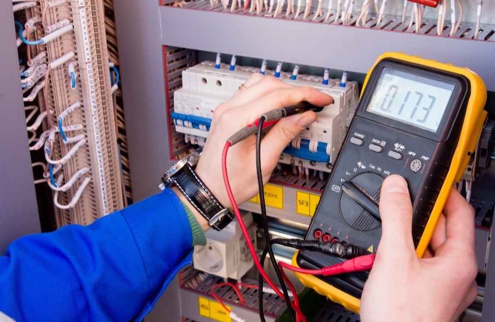 Hot Line Tools: คู่มือเลือกซื้อและใช้งานสำหรับช่างไฟฟ้าแรงสูง — ภาพประกอบ 1