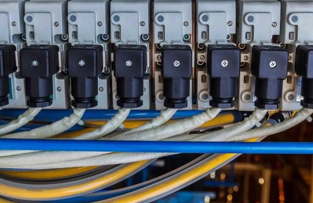 ชุด Solenoid Valves ในระบบนิวเมติกส์อุตสาหกรรม