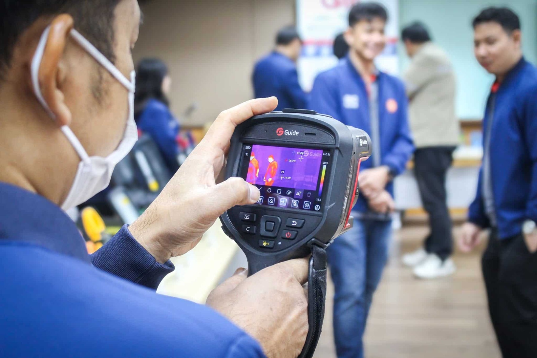 SCMA 和 Guide Sensmart 在曼谷直辖府暖武里区电力局进行热成像扫描讲座