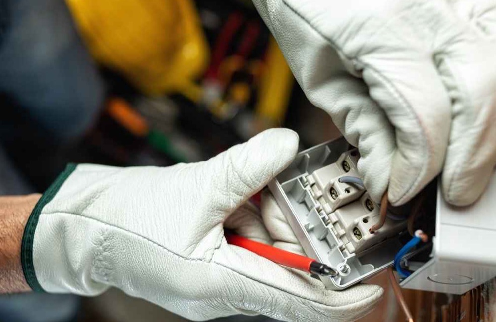 ถุงมือหนัง Arc Flash อุปกรณ์สำคัญสำหรับงานไฟฟ้าที่ต้องรู้ วิธีเลือกซื้อและการใช้งาน — ภาพประกอบ 3