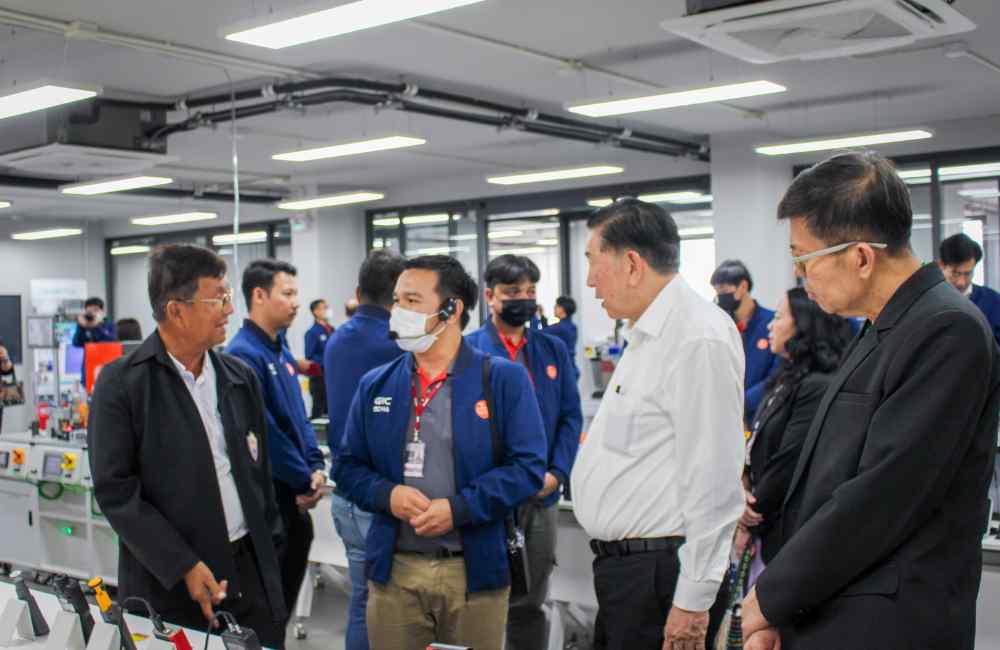 北奔府行政长官及团队参观SCMA工厂