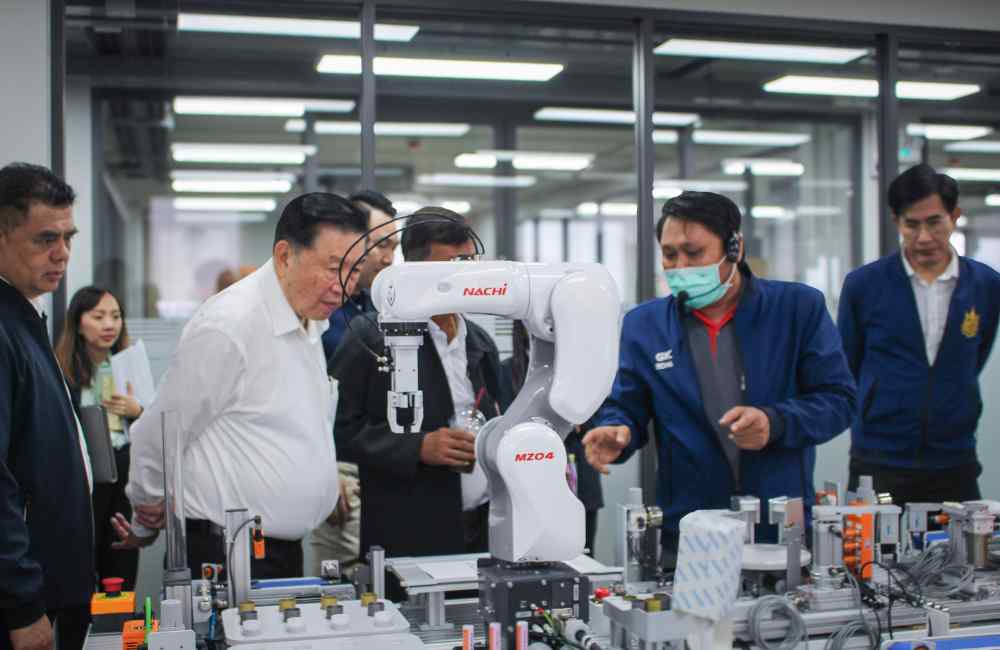 北奔府行政长官及团队参观SCMA工厂